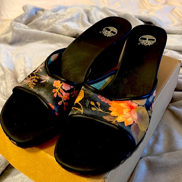 Timberland Shoes - Womens timberland floral sandals